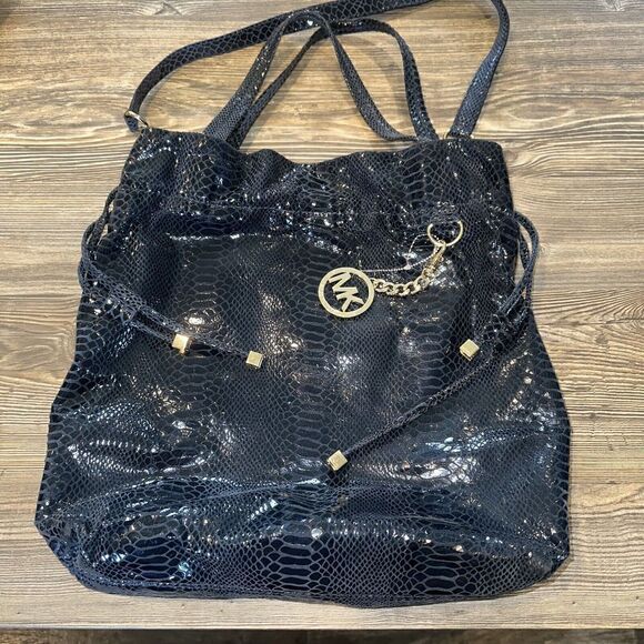 Michael Kors Snakeskin Leather Navy Shoulder Bag. Gold Tone Hardware. Mint. - Picture 1 of 12